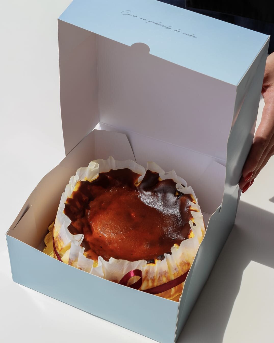Tarta vasca en caja azul Nuage